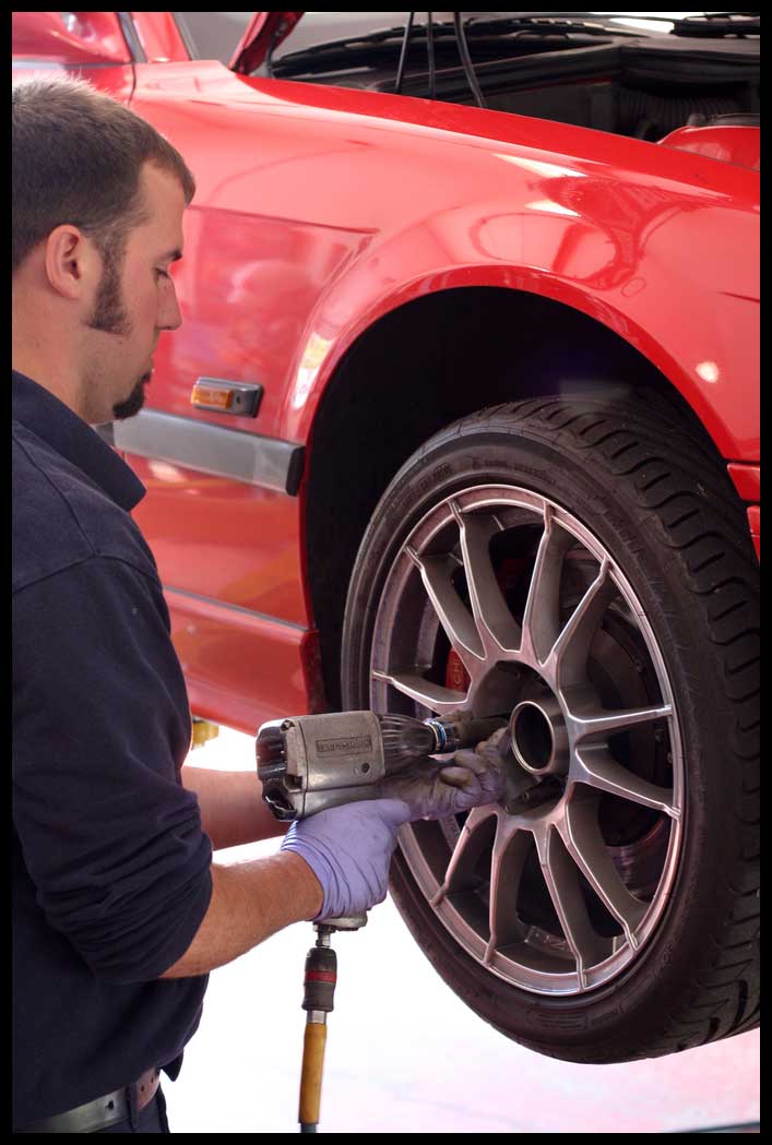 Brian-Burke-Wheel-Torque-Schneller-BMW-Mini-repair